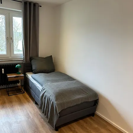 Moderne In Ideal Fuer Geschaeftsreisende Und Urlauber Ратинген